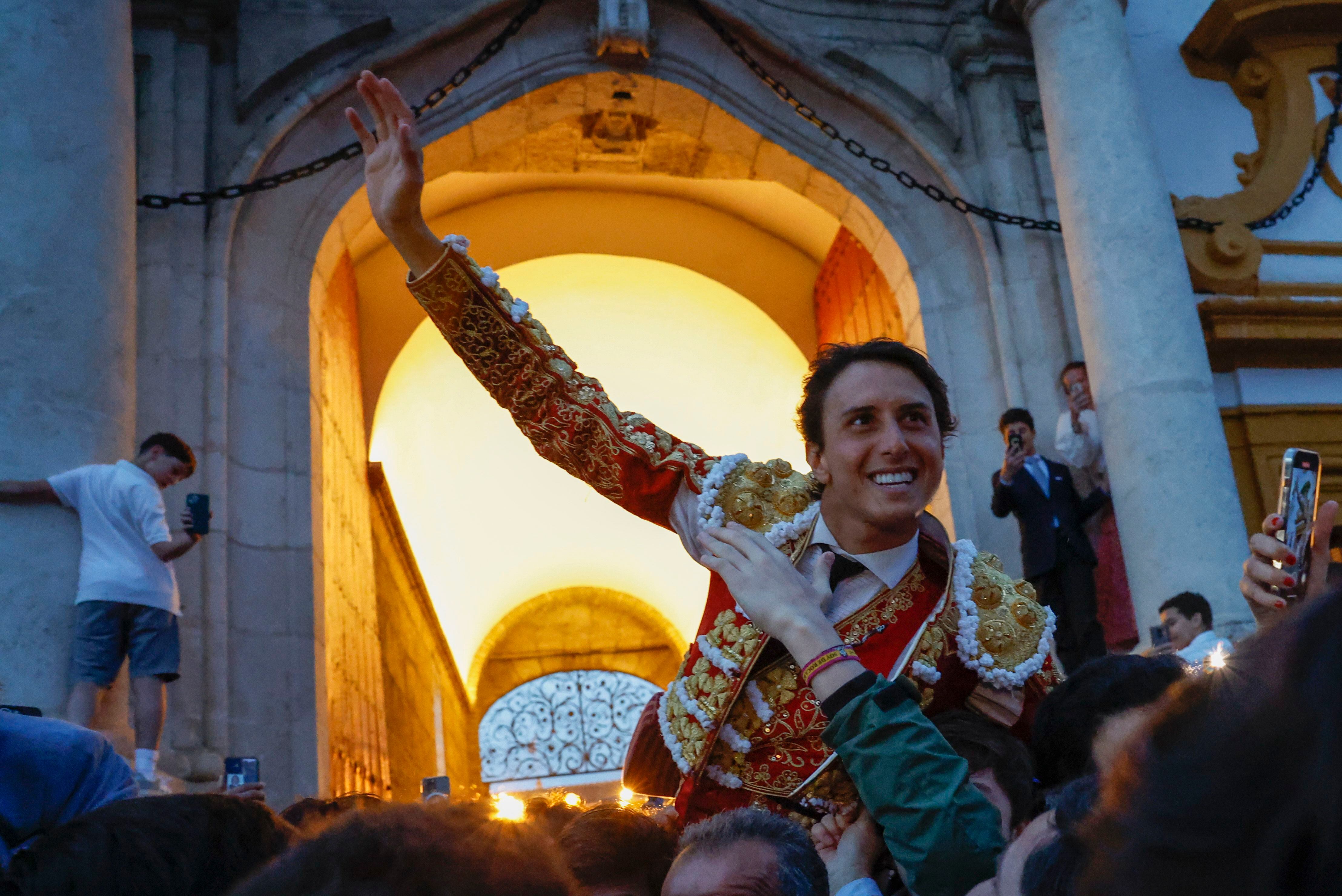 Moderna Puerta del Príncipe para Roca Rey