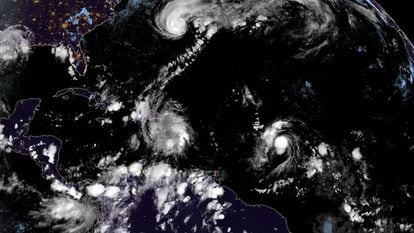 Una imagen satelital del Atlántico. En vídeo, los efectos del huracán Humberto.