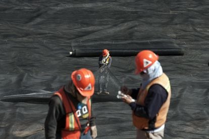 Mineros trabajan en México