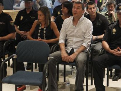Arnaldo Otegi (segundo por la derecha) en la Audiencia Nacional en junio de 2011 durante el juicio por intentar reconstruir la ilegalizada Batasuna a trav&eacute;s de Bateragune.