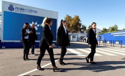 El equipo arbitral del Espanyol-Granadilla de este sábado.