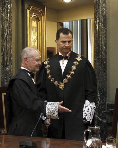 El príncipe de Asturias y el presidente de la Sala de lo Civil del Tribunal Supremo, Juan Antonio Xiol, durante el acto institucional conmemorativo del bicentenario del Alto Tribunal.