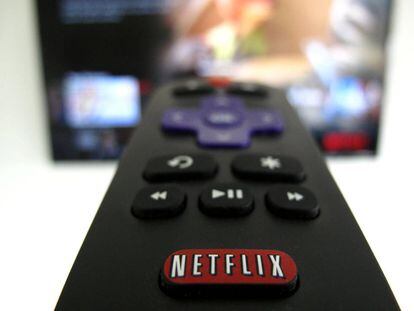 FILE PHOTO: The Netflix logo is pictured on a television remote in this illustration photograph taken in Encinitas, California, U.S., on January 18, 2017.  REUTERS/Mike Blake/File Photo