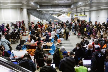 Berlin's central train station has become the nerve center for assistance to refugees arriving in the thousands in the German capital. 