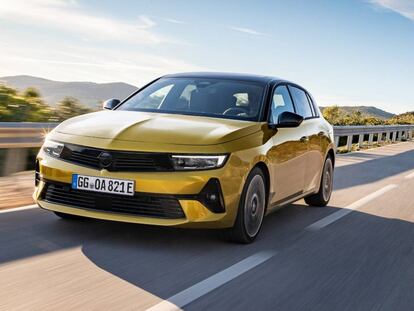 Al volante del Opel Astra, un compacto orientado a lo práctico