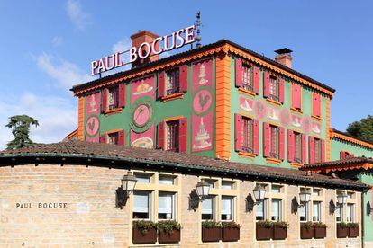 El restaurante Paul Bocuse en Lyon, con tres estrellas Michelin desde el año 1965.