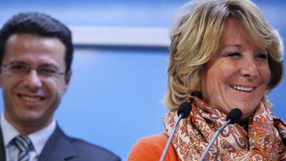 Esperanza Aguirre, acompa&ntilde;ada por Javier Fern&aacute;ndez-Lasquetty.