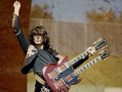 Jimmy Page en una actuación con Led Zeppelin en Oakland (California), en 1977.