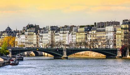 El Pont de Sully sobre el río Sena.