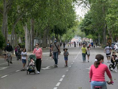 Zonas abiertas para uso peatonal en el Paseo del Prado durante el estado de alarma.
