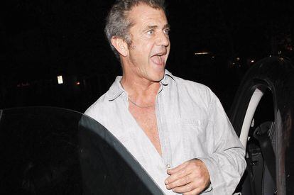 Mel Gibson, entrando en su coche, después de cenar con unos amigos en un restauramte de Malibú. Fue en 2011.