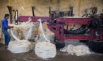 Máquina de peinado de sisal de la hacienda Aké, en funcionamiento desde hace más de un siglo.