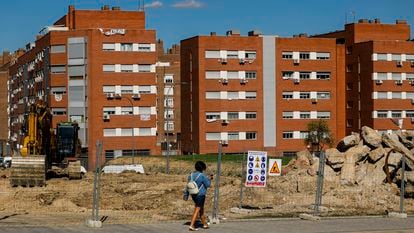 La parcela donde se construirá el cantón auxiliar de Vicálvaro, en la calle de Abad Juan Catalán.