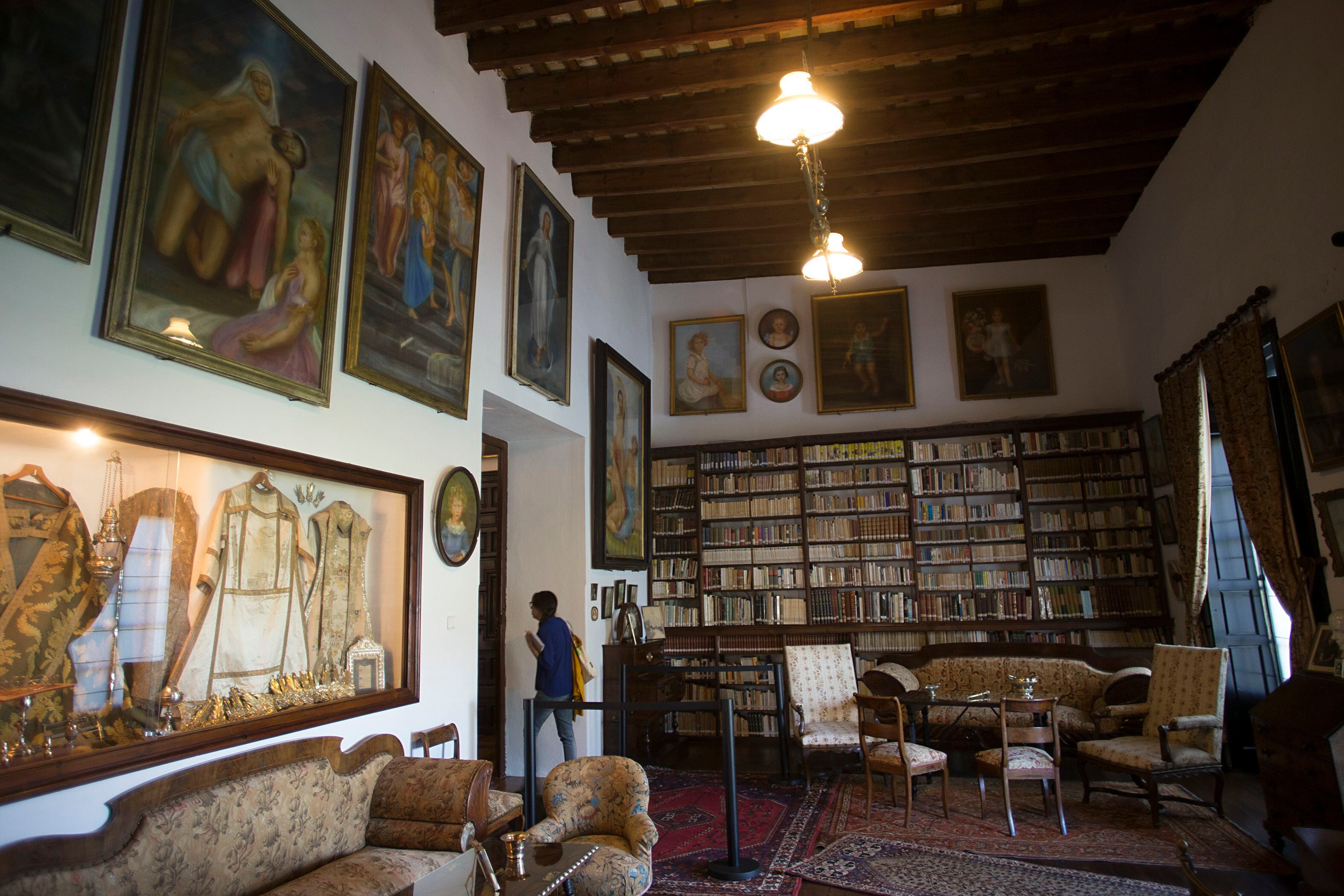 Una de las bibliotecas del palacio de la Casa Medina Sidonia, en Sanlúcar de Barrameda.