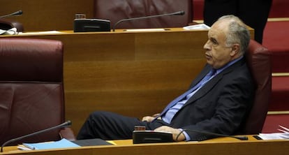 Rafael Blasco, en su escaño, en un reciente pleno de las Cortes Valencianas.
