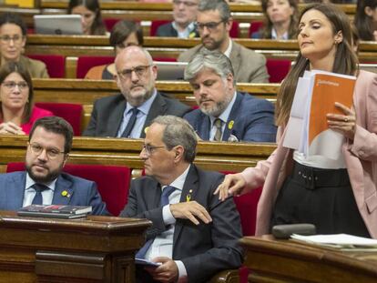 Lorena Roldán en una de les seves baixades al faristol durant la moció de censura.