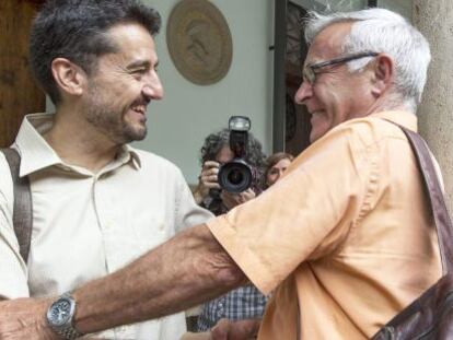 El candidato de Comprom&iacute;s a la Alcad&iacute;a de Valencia, Joan Ribo (i), y el de Val&egrave;ncia en Com&uacute;, Jordi Peris.