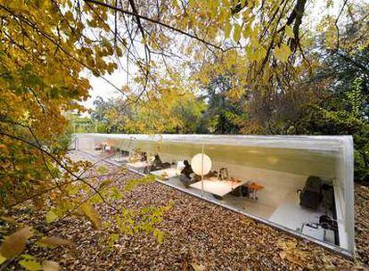 Oficina-estudio enterrado en un jardín de las afueras de Madrid, de los arquitectos José Selgas y Cano.