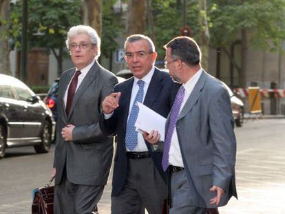 El ex director general de la CAM, Roberto L&oacute;pez Abad, a su llegada a la Audiencia Nacional en julio de 2012.