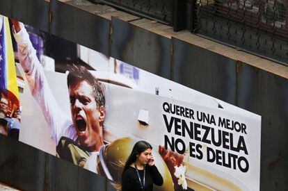 Un cartel en apoyo del opositor encarcelado Leopoldo López.
