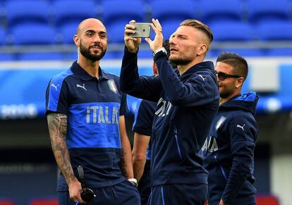 Immobile se saca una foto junto a Zaza.