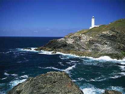 El faro de Trevose (Cornwall), al suroeste de Inglaterra.