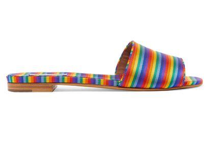 Tabitha Simons propone estas sandalias tipo pala que no te quitarás en todo el verano (465 euros).