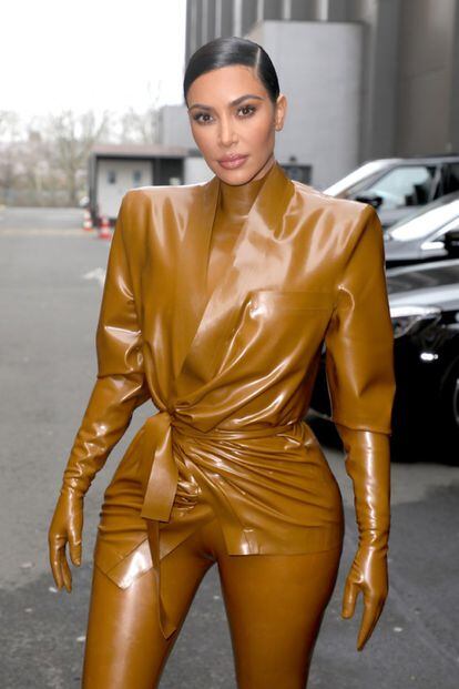 La compañía estadounidense Coty, que posee el 51% de la marca de Kylie Jenner, acaba de hacerse con el 20% del negocio de la marca de cosmética de Kim Kardashian por 200 millones de dólares.