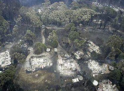 Imagen aérea de varias casas quemadas en Kinglake, al noreste de Melbourne.