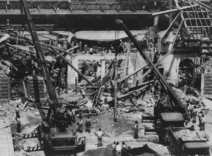La estación de ferrocarril de Bolonia (Italia), tras la explosión del 2 de agosto de 1980 que causó 180 heridos y acabó con la vida de 55 personas.