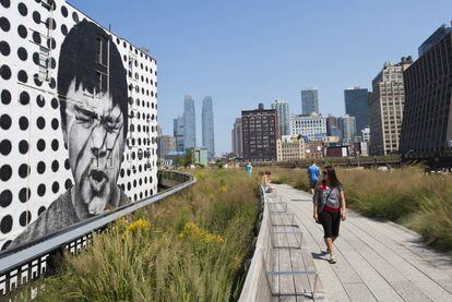 Paseando por la High Line, en Manhattan (Nueva York).