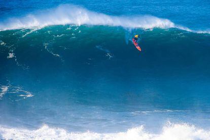 Nic von Rupp surfea una ola gigante en Nazaré en el Big Wave Tour (BWT) Nazaré Challenge , celebrado el pasado 20 de Diciembre del 2016