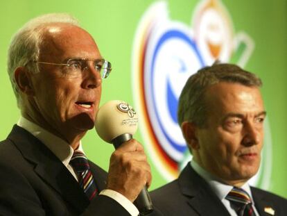 Franz Beckenbauer y Wolfgang Niersbach en 2005.