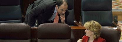 Aguirre habla con Benjamín Martín Vasco en marzo de 2009.