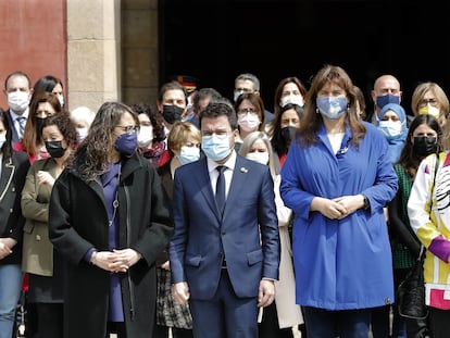 En el centro, el 'president', Pere Aragonés, y la presidenta del Parlament, Laura Borrás (2d), en un acto contra la violencia machista, a principios de abril.