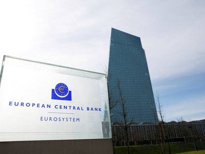 FILE PHOTO: A view shows the logo of the European Central Bank (ECB) outside its headquarters in Frankfurt, Germany March 16, 2023. REUTERS/Heiko Becker/File Photo