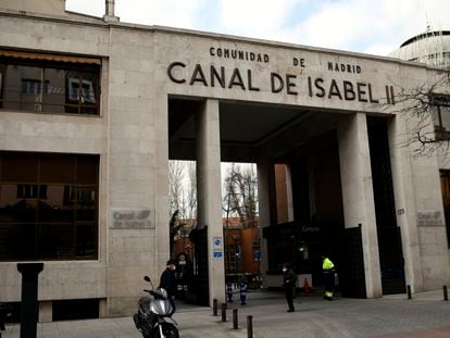 Entrada de las instalaciones del Canal de Isabel II, en Madrid.