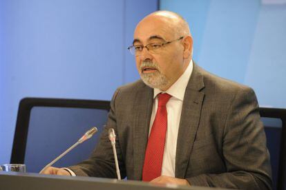 José Antonio Pastor, en la rueda de prensa del Parlamento.