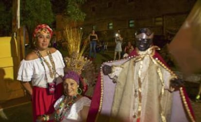 Gabriela Caballero y su madre, la familia que mantiene viva el legado.