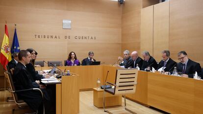 El Tribunal de Cuentas celebra el juicio a una treintena de ex altos cargos de la Generalitat catalana por el supuesto desvío de dinero público al proceso independentista de 2017 y a su promoción exterior.