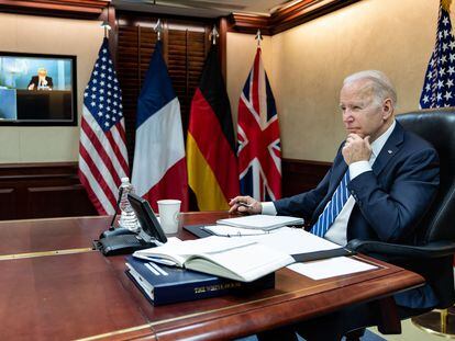 Joe Biden, este lunes en la Casa Blanca, durante su videoconferencia con los líderes europeos Olaf Scholz, Boris Johnson y Emmanuel Macron.