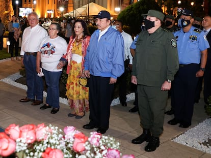 Daniel Ortega y su mujer, Rosario Murillo, durante la conmemoración de la muerte de uno de los fundadores del sandinismo Carlos Fonseca, en Managua, el pasado 8 de noviembre.