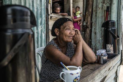Deisy Yrene Feliz Matos, vive en el albergue temporal de Canta La Rana, Los Alcarrizos, República Dominicana.