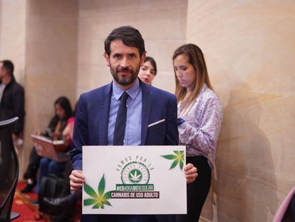 El representante por Bogotá, Juan Carlos Losada, después de que aprobó el proyecto de ley. BOGOTÁ (COLOMBIA), 9 DE MAYO DE 2023. - La Cámara de representantes aprueba el uso recreativo de cannabis para adultos en Colombia.