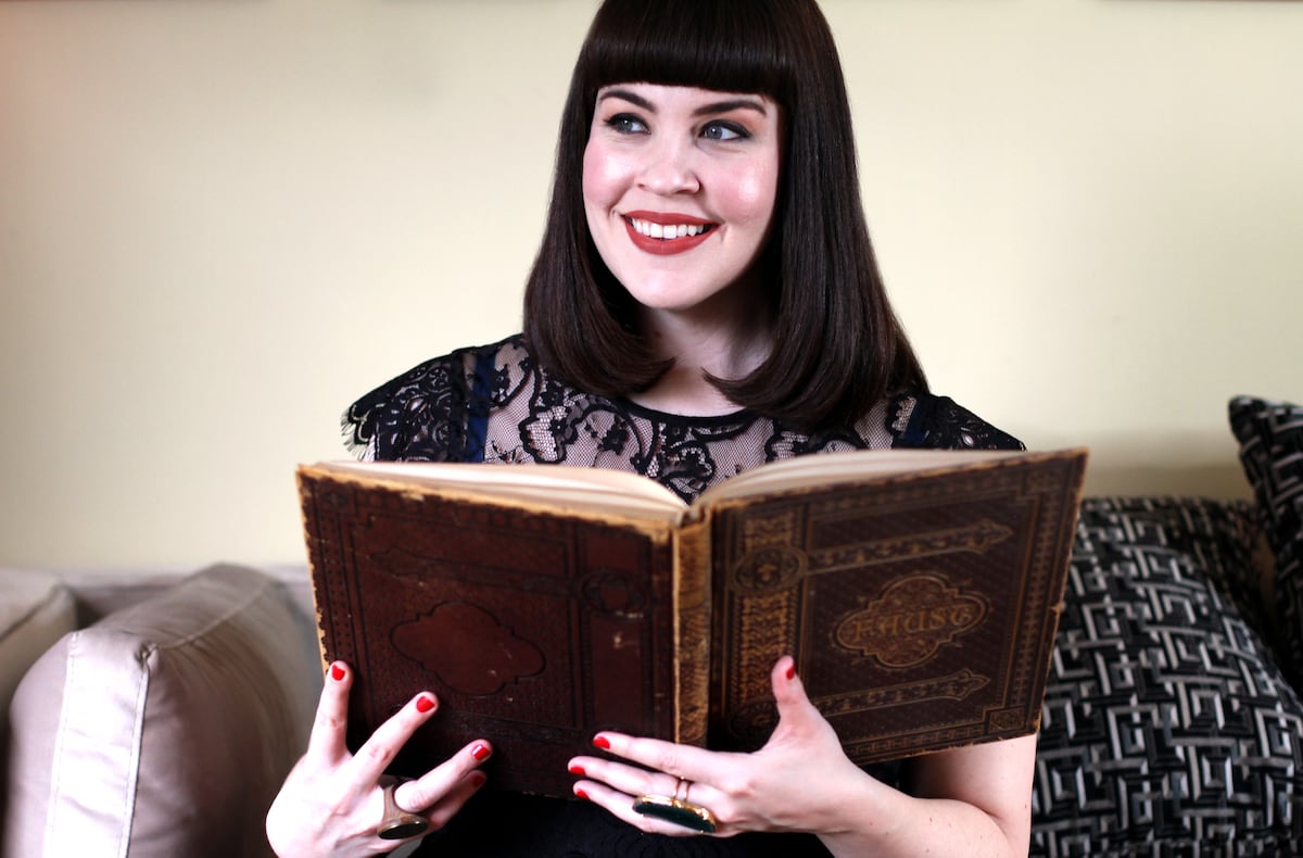 Caitlin Doughty, escritora y funeraria: “Morirse, si lo piensas bien, es bastante gracioso” | Cultura