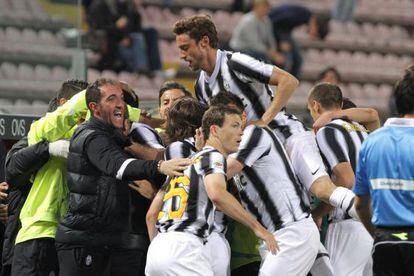 Los jugadores de Juventus celebran un gol ante el Cagliari.