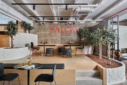 Saloni llevó a cabo este miércoles la apertura oficial de su nueva tienda insignia en Madrid. Se trata de un establecimiento de 900 metros cuadrados ubicado en la calle Serrano, en la conocida como milla de oro de la capital, en el que se ha apostado por la eficiencia y sostenibilidad.