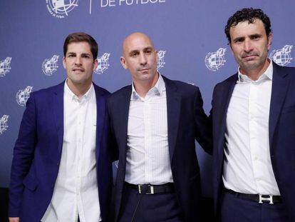 Robert Moreno, Luis Rubiales y Molina, tras la rueda de prensa en la que el primero fue nombrado seleccionador español de fútbol.