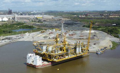 Plataforma petrolífera de PDVSA en el río Orinoco.