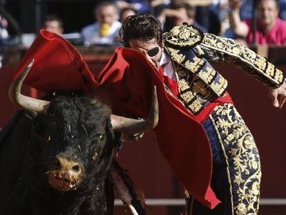 Juan Jos&eacute; Padilla, con el primero de su tarde.